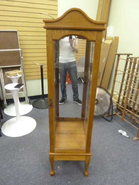 lot 16 image: SMALL  CURIO CABINET - MISSING GLASS SHELVES
