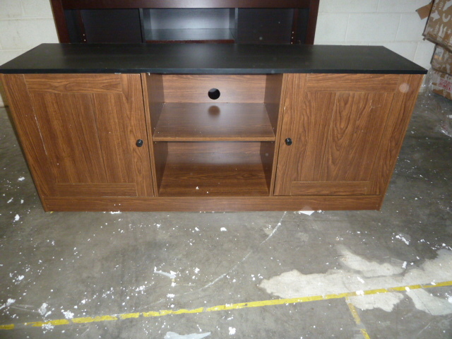 lot 11 image: WOOD TV STAND WITH BLACK TOP - DOOR HAS A CRACK