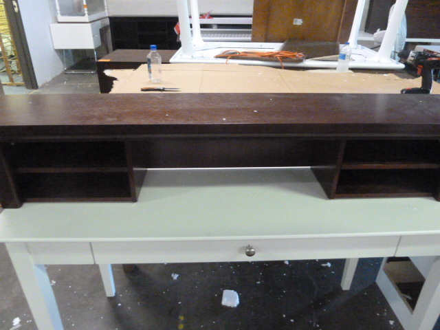 lot 9 image: DESK TOP SHELVING
