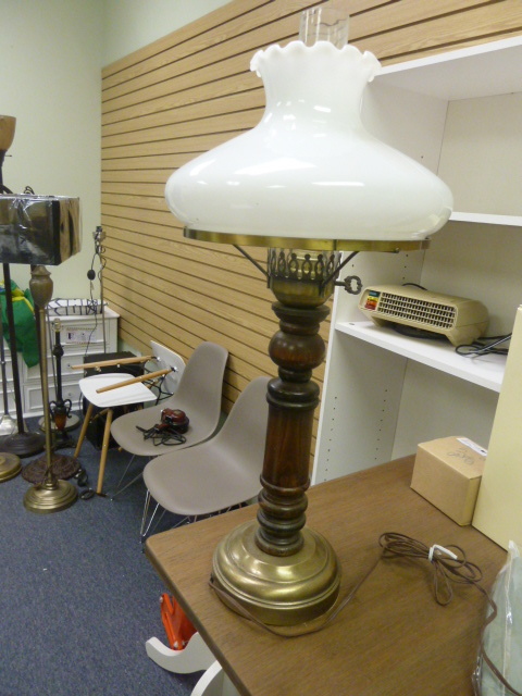 lot 169 image: FANCY LAMP WITH GLASS SHADE