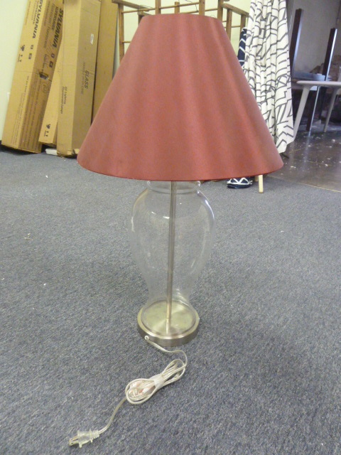 lot 167 image: CLEAR GLASS LAMP