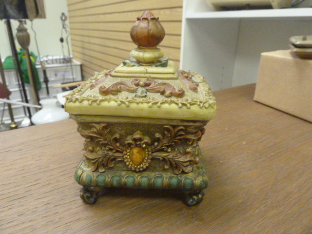 lot 164 image: FANCY MISCELLANEOUS OBJECT HOLDER