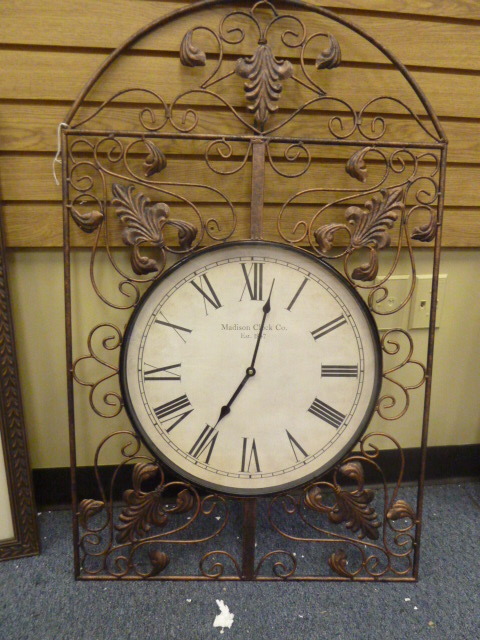 lot 135 image: DECORATIVE WALL CLOCK