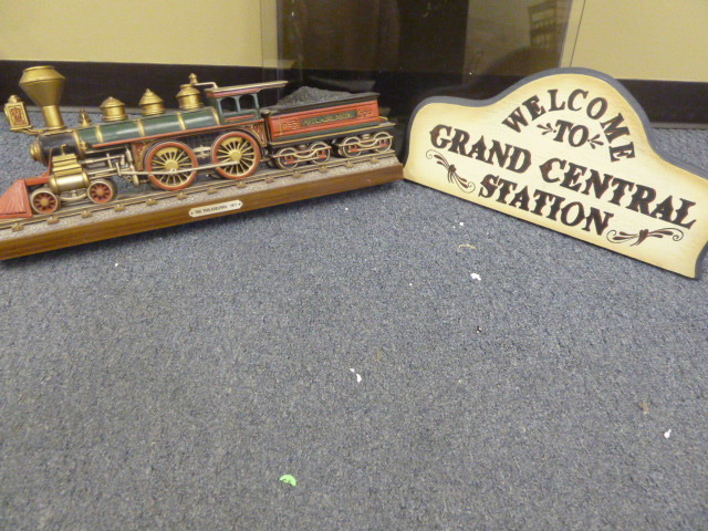 lot 100 image: TRAIN WALL DECORATIONS