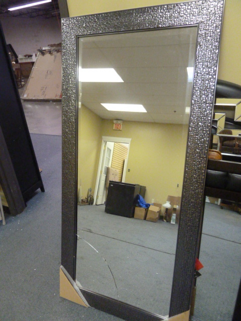 lot 91 image: VERY LARGE MIRROR - HAS CRACK ON BOTTOM