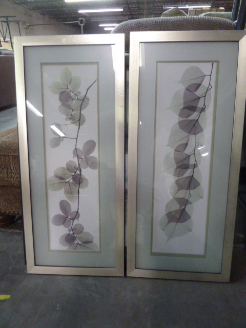 lot 178 image: SET OF TWO MODERN FLOWER PRINTS