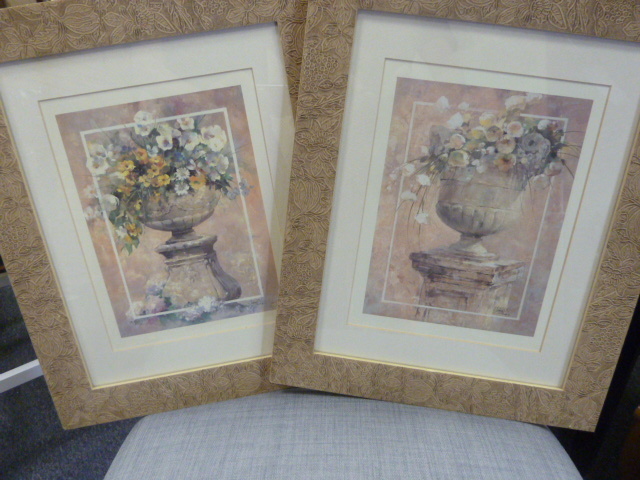 lot 298 image: PAIR OF FLOWER PAINTINGS 2