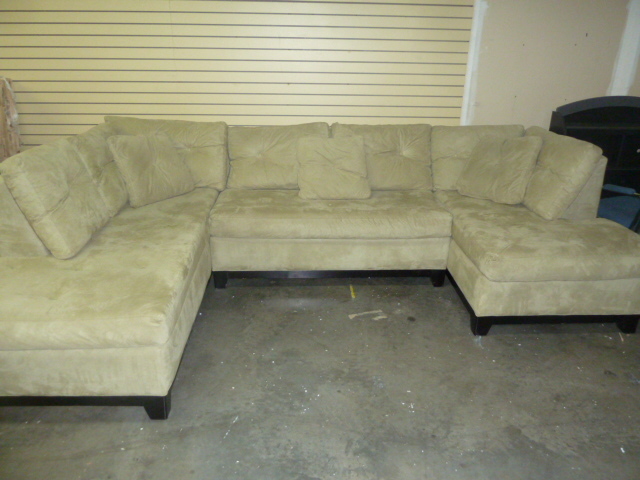 lot 305 image: LIGHT GREEN SECTIONAL COUCH WITH PILLOWS