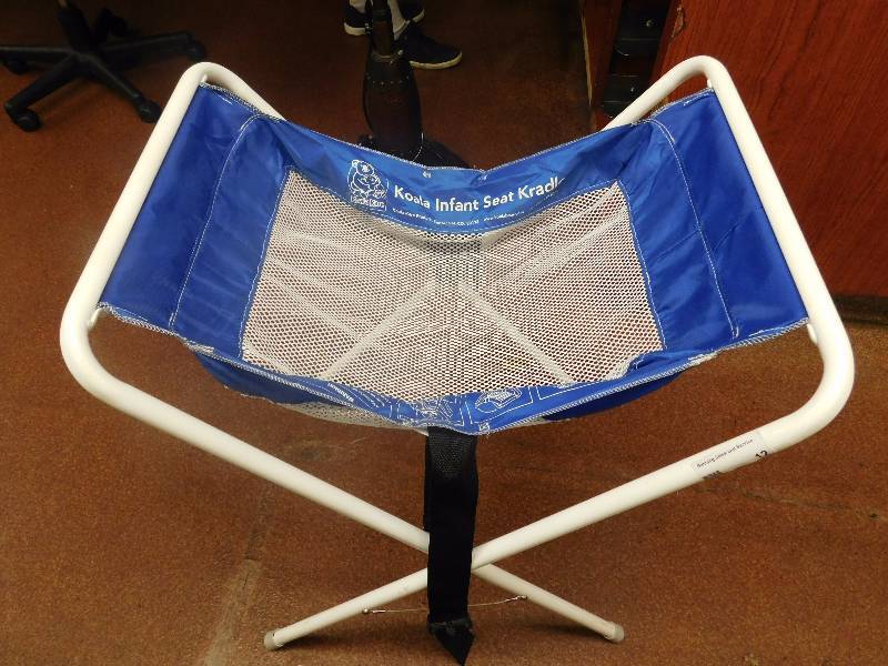 lot 12 image: Koala Infant Seat Kradle