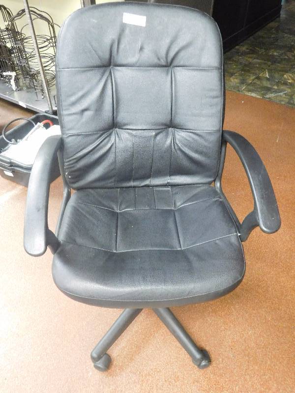lot 15 image: Office Chair