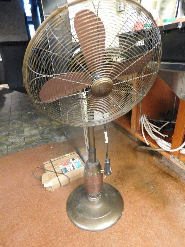 lot 14 image: Standing Fan