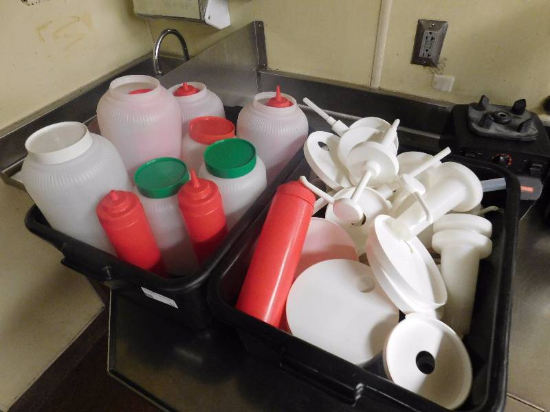 lot 11 image: Lot of Plastic Bottles