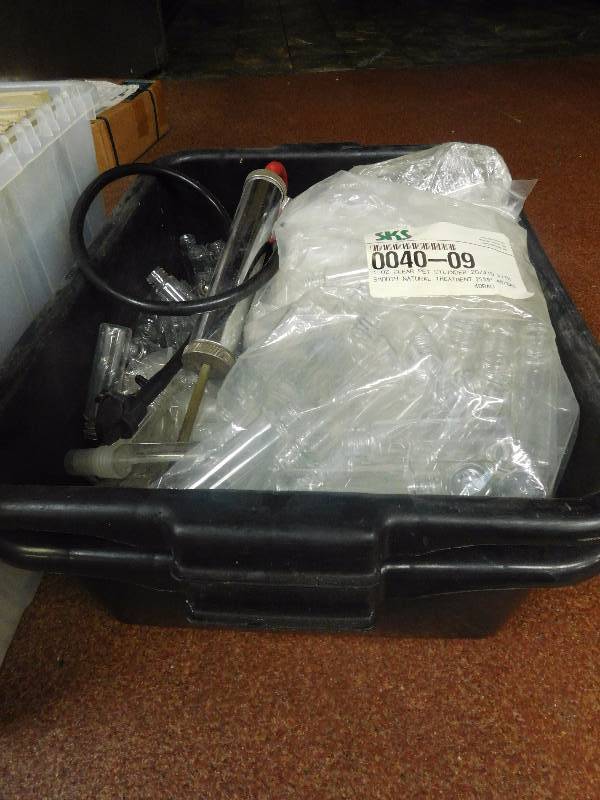 lot 28 image: Lot of New Spray Bottles And Bus Tubs