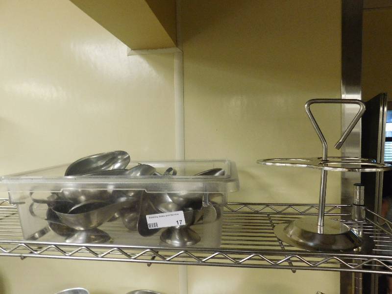 lot 17 image: Lot of Gravy Boats