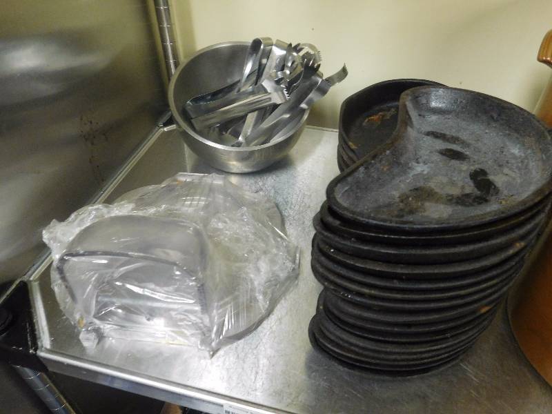 lot 19 image: Lots of Cast Iron