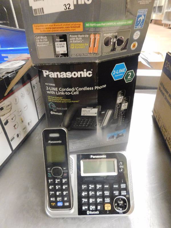 lot 32 image: Panasonic CordCordless Phones