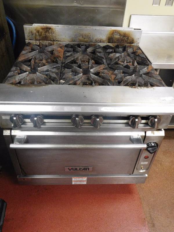 lot 34 image: Vulcan 6 Top StoveOven