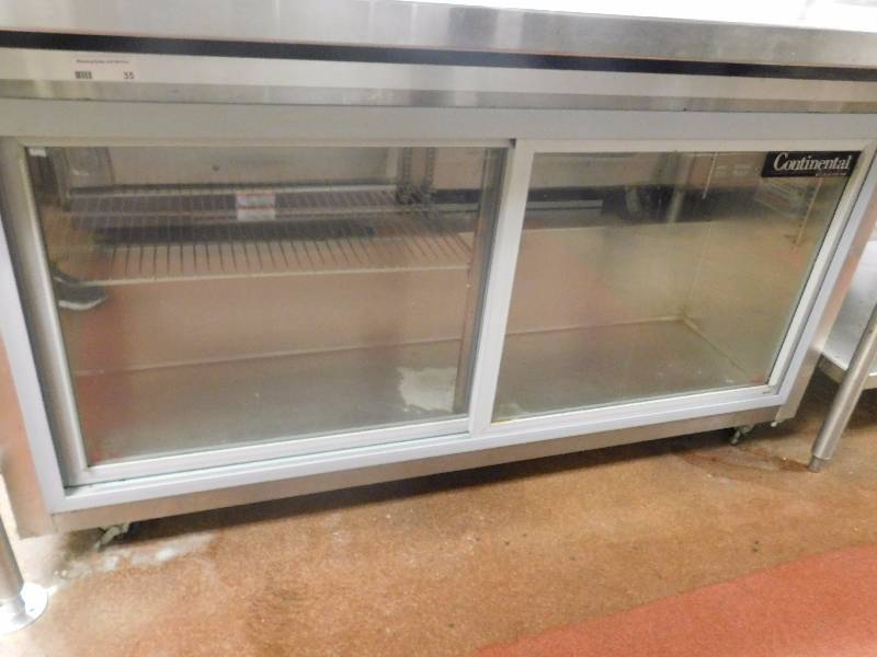 lot 35 image: Continental Refrigerator
