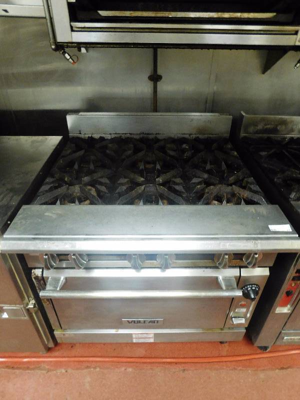 lot 37 image: Vulcan 6 Top StoveOven