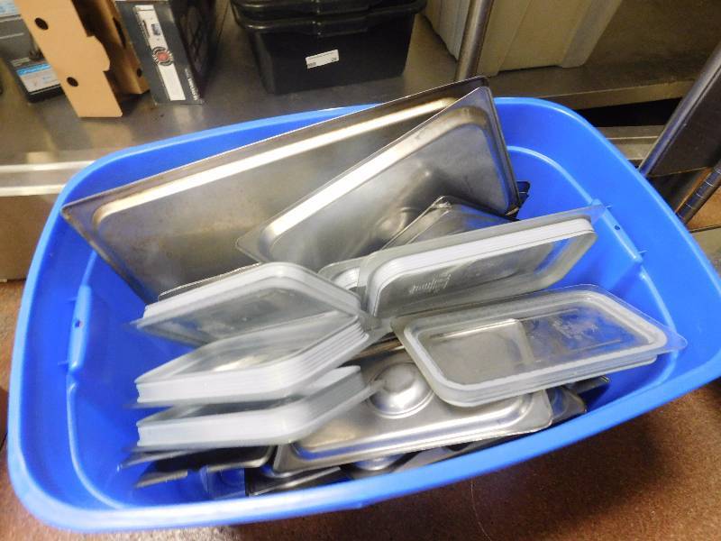 lot 41 image: Lot of Lids