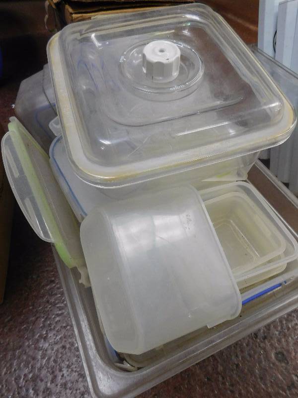 lot 44 image: Lot of Tupperware