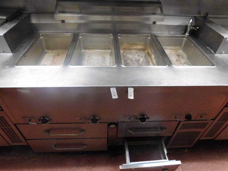 lot 59 image: Refrigerated Prep Table With 4 Heating Wells
