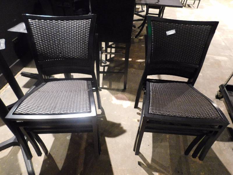lot 82 image: Lot of 6 Metal Patio Chairs