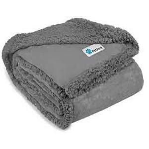 lot 2051 image: Petami Sherpa pet waterproof blanket