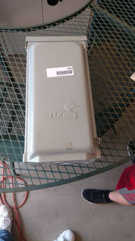 lot 2492 image: 60 amp Disconnect