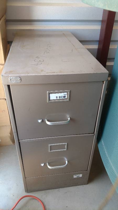 lot 2483 image: 2 Drawer File Cabinet