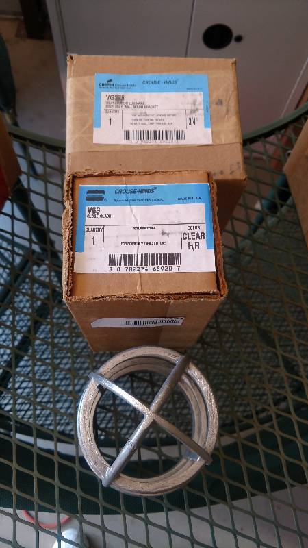 lot 2474 image: NEW CROUSE-HINDS Light Assembly