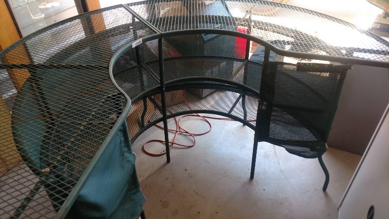 lot 2469 image: Patio Furniture