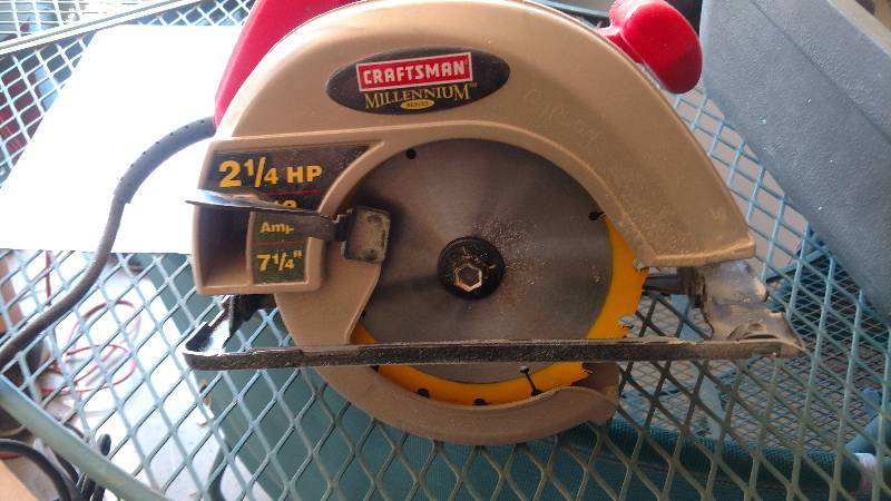 lot 2683 image: Craftsman Saw