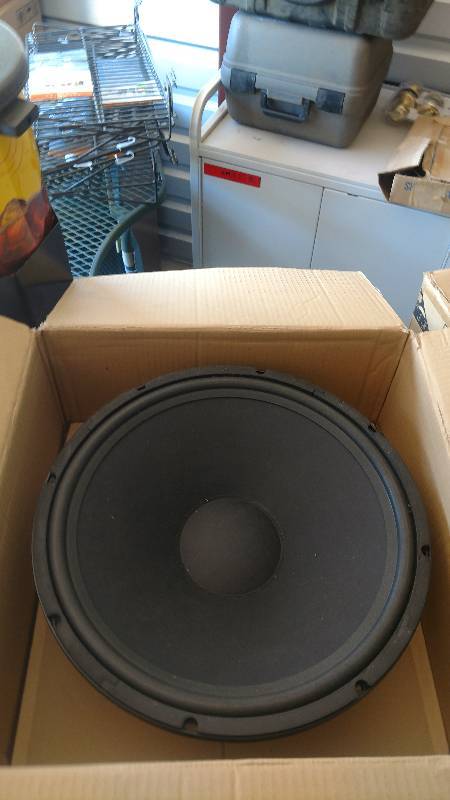 lot 2697 image: Cerwin Vega 18 HIGH POWER DJ Woofer