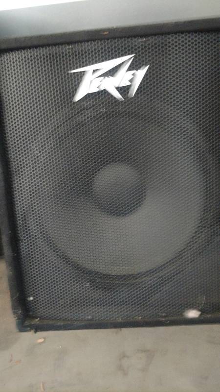 lot 2704 image: Peavey 18 subwoofer