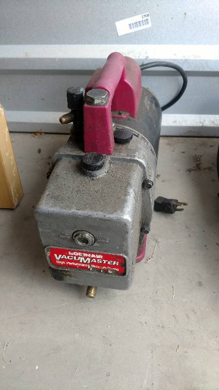 lot 2708 image: Robinair Vacuum Pump