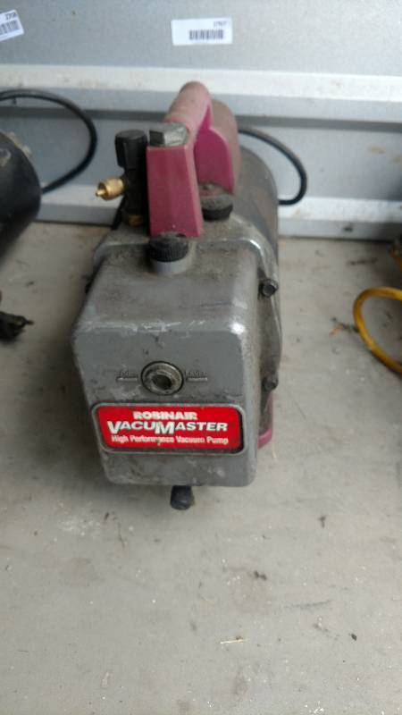 lot 2707 image: Robinair Vacuum Pump