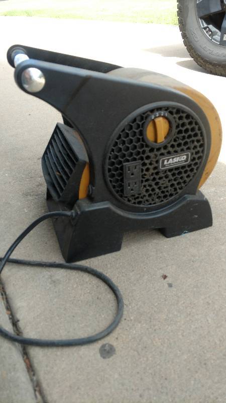 lot 2710 image: Floor fan