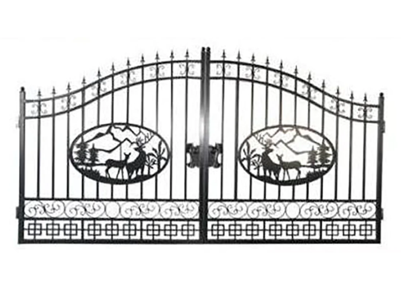 lot 1009 image: Unused 2023&nbspGreatbear 20ft Bi-Parting Iron Gate. With artwork Deer in the Middle of Gate Frame.