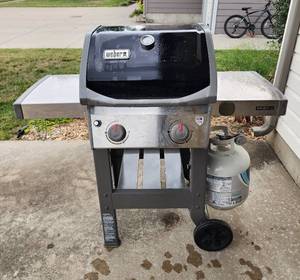 lot 103 image: Spirit II Weber GS4 High Performance Gas Grill with Cover