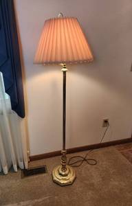 lot 114 image: Brass 3-Way Floor Lamp
