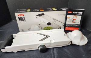 lot 122 image: Good Grips V Blade Mandolin Slicer