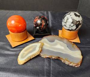 lot 132 image: Polished Spheres with Stands and Slabs