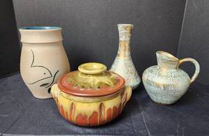 lot 134 image: Assorted Pottery