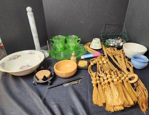 lot 182 image: Assorted Home Decor
