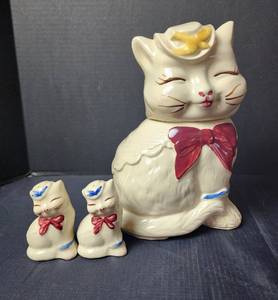 lot 213 image: Vintage Puss-N-Boots Cookie Jar and Salt & Pepper Shakers (slight damage - see pics)