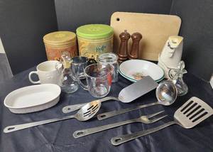lot 218 image: Kitchenware Items