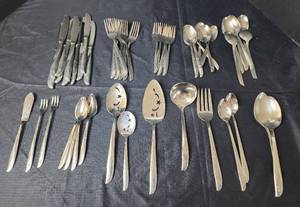 lot 220 image: 56pc Flatware Set