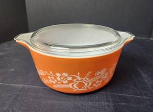 lot 223 image: Pyrex 2.5qt. Baking Dish with Lid
