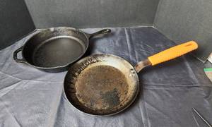 lot 231 image: Cast Iron Skillets (2)